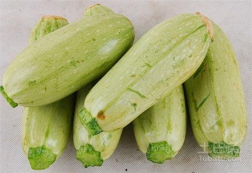 喝酒可以吃瓜,喝酒搭配吃瓜的完美组合